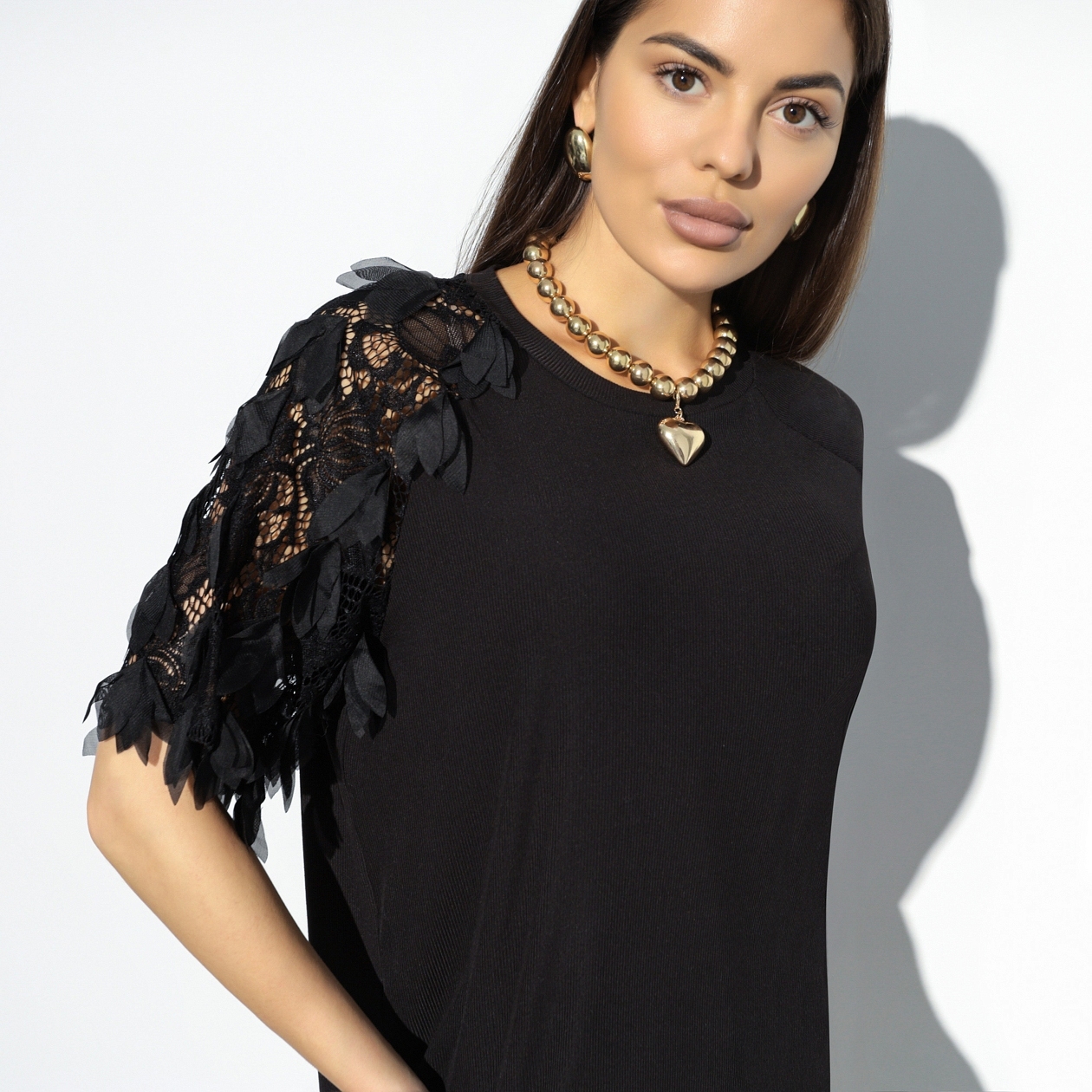 Футболка Закружила любовь (super black). Состав: 65% п/э, 30% вискоза, 5% спандекс
