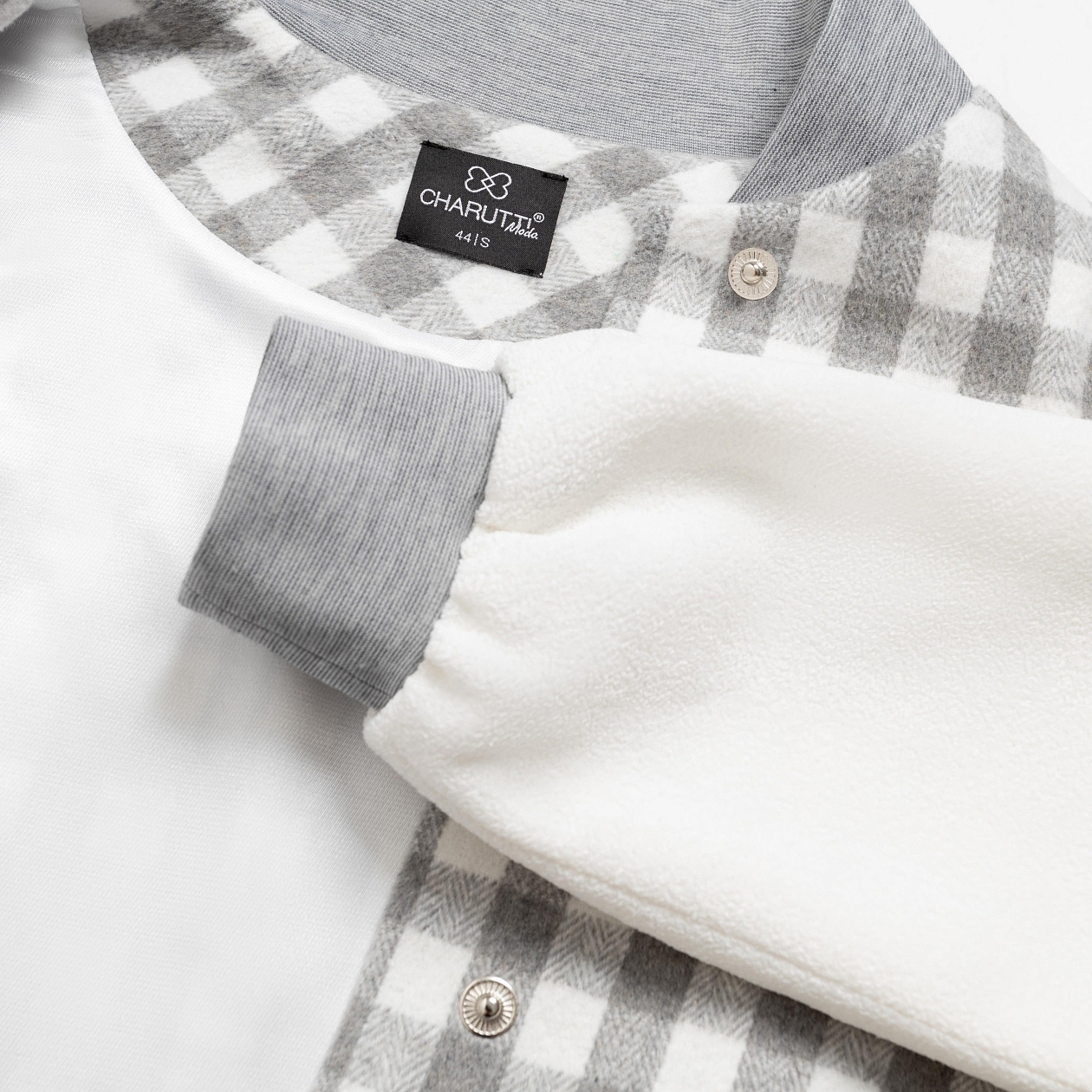 Бомбер Движение вперед. Состав: 60% полиэстер, 20% вискоза, 15% акрил, 5% хлопок