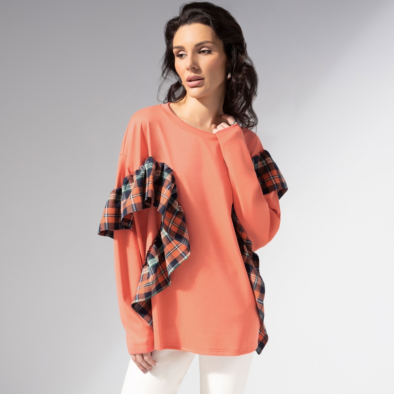 Лонгслив Гардеробная магия (лососевый). Состав: 55% полиэстер, 30% вискоза, 10% хлопок, 5% спандекс