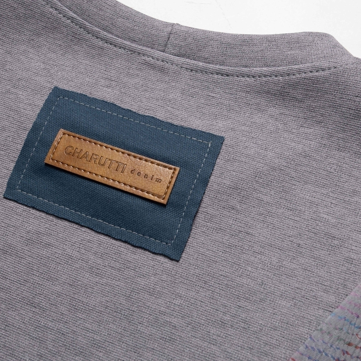 Лонгслив Стиль вне закона. Состав: 50% п/э, 35% вискоза, 12% нейлон, 3% спандекс