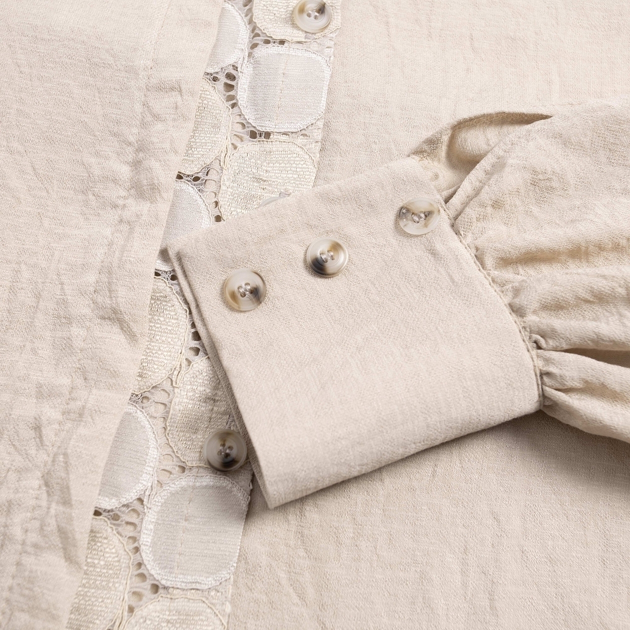 Кружевной повод (пульс сердца). Состав: 74% вискоза, 26% нейлон