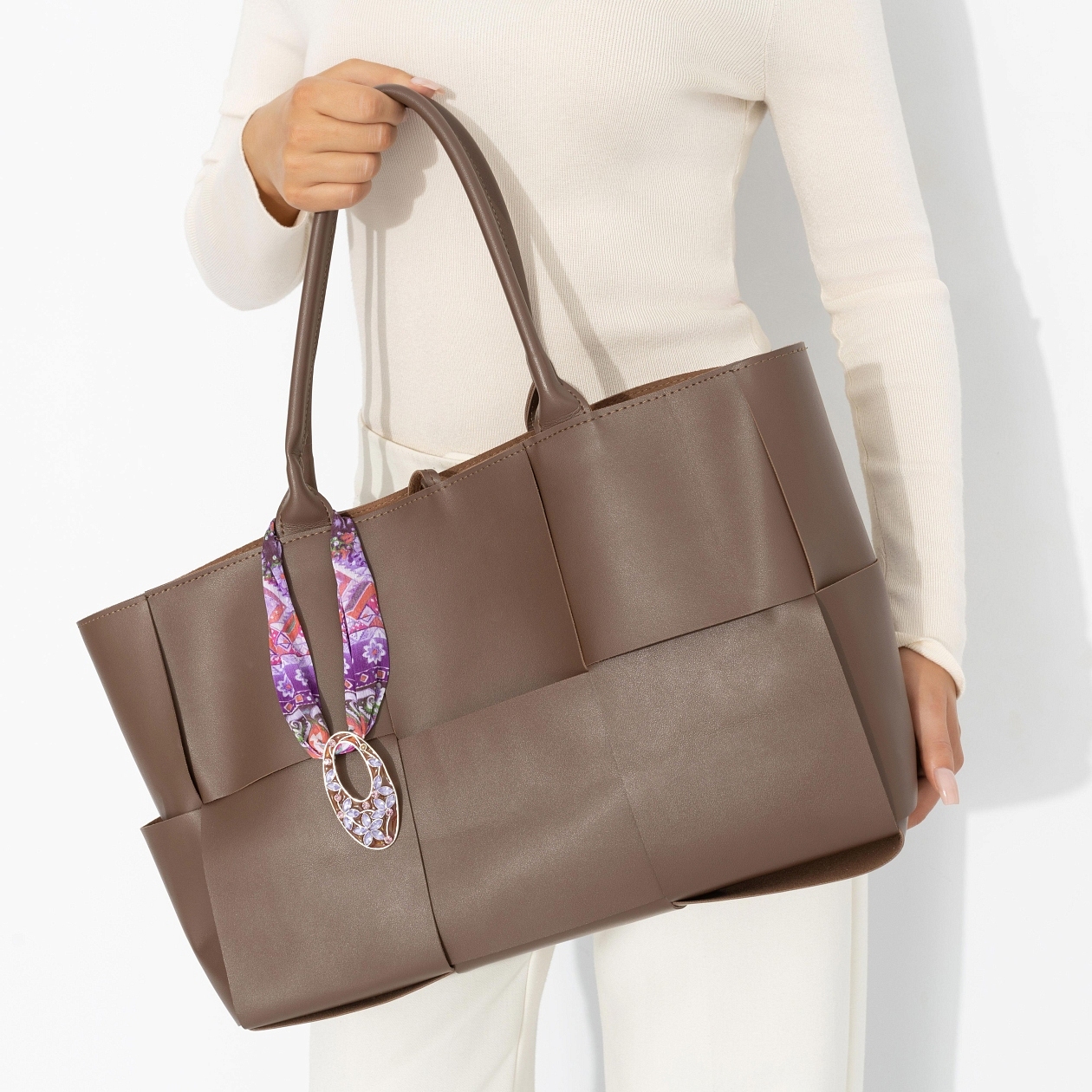 Радость каждый день. Состав: 80% п/э, 15% акриловая смола, 5% металл