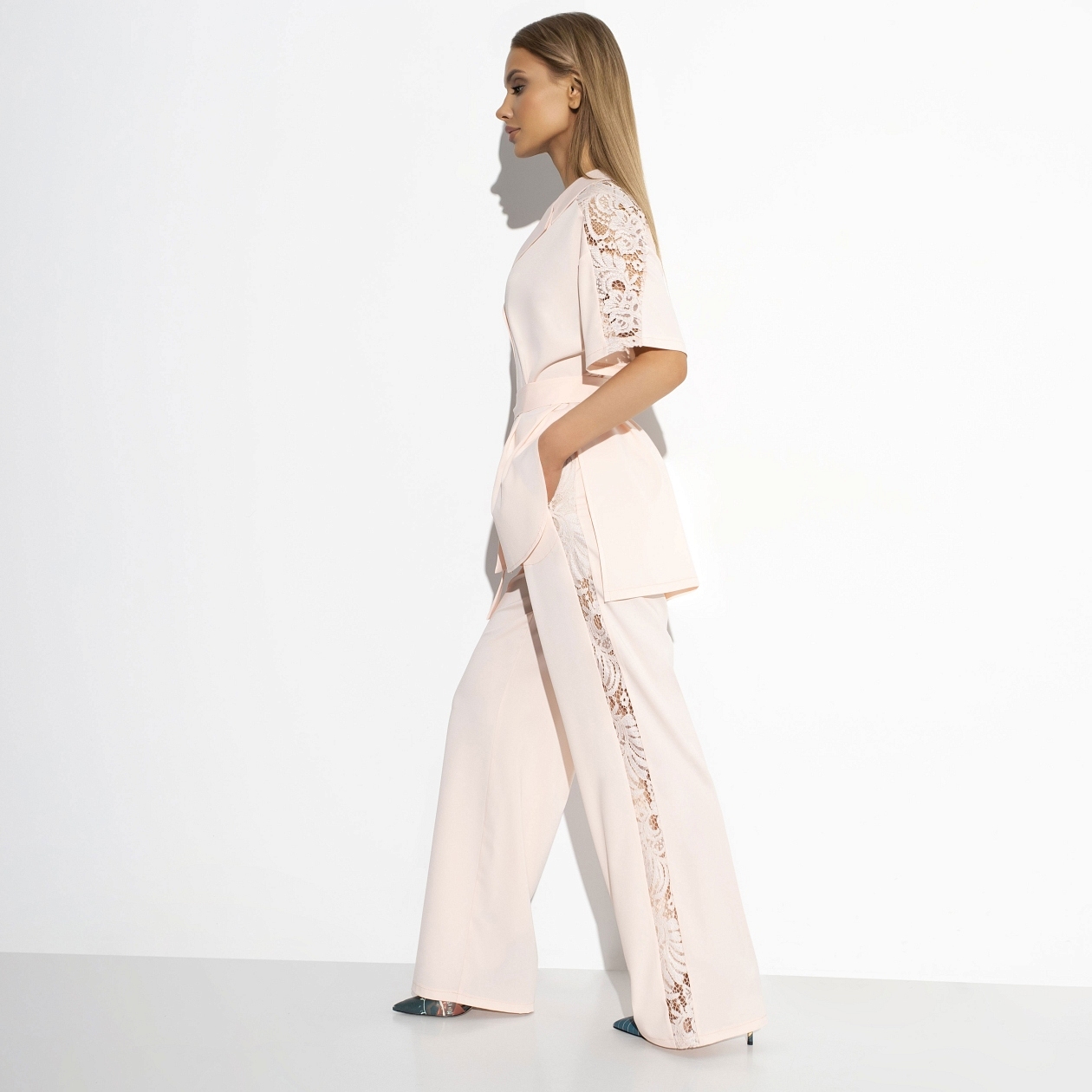 Брючный костюм Престижная номинация (fashion, 2 в 1, с поясом). Состав: 85% п/э, 10% хлопок, 5% спандекс