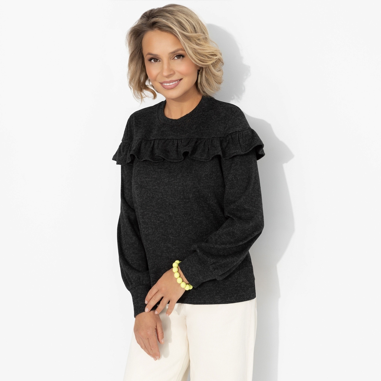 Стильный рейтинг (чёрная). Купить женские блузки оптом от производителя. Блуза Стильный рейтинг (чёрная). Состав: 65% п/э, 30% вискоза, 5% эластан