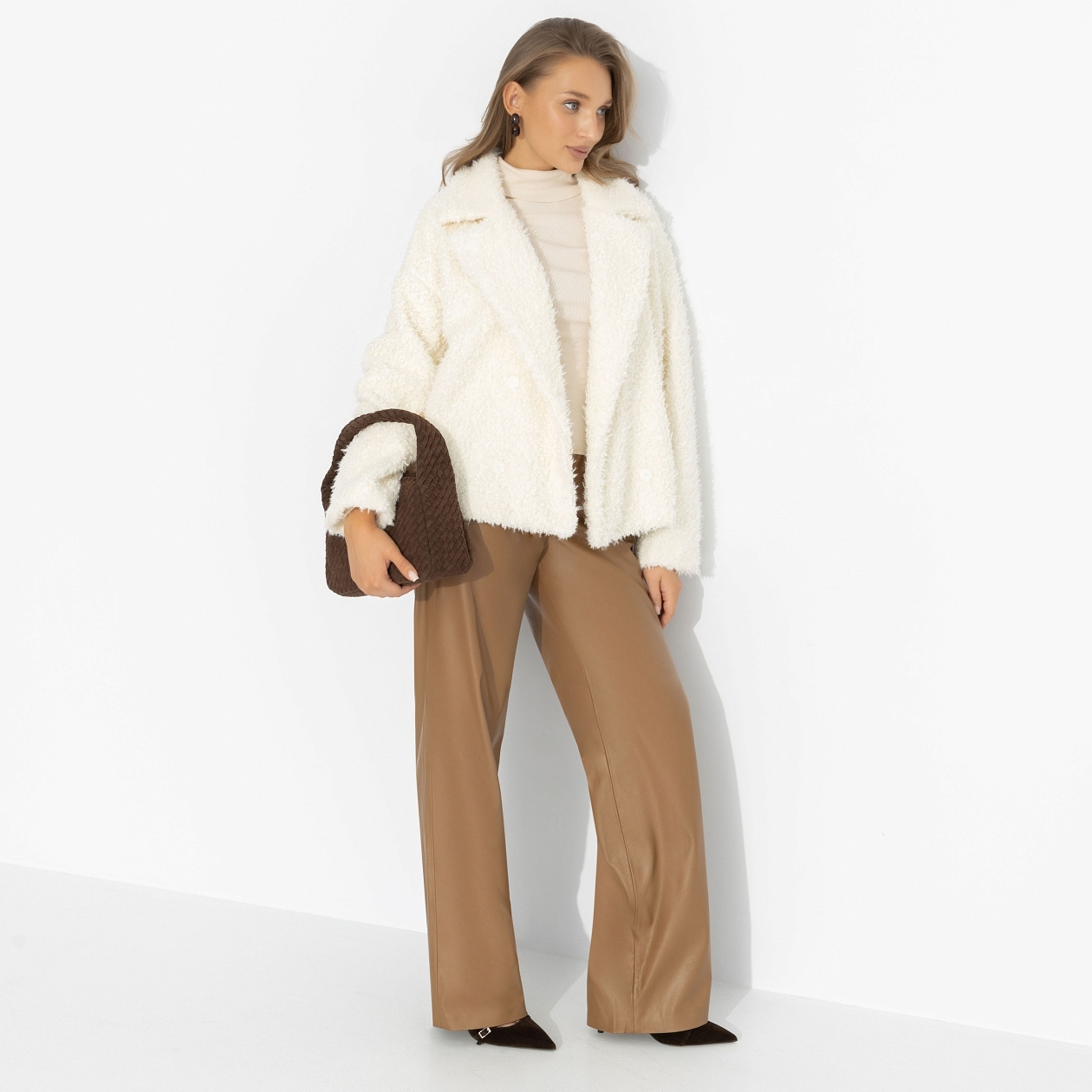 Слишком заметна (белый шоколад, oversize, 50-56). Состав: 100% п/э