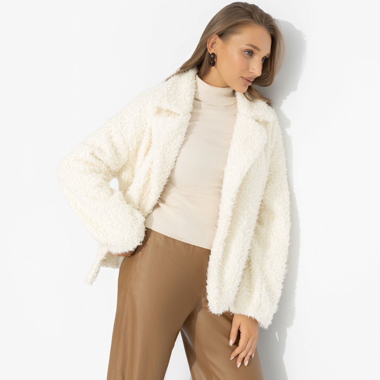 Слишком заметна (белый шоколад, oversize, 50-56). Состав: 100% п/э